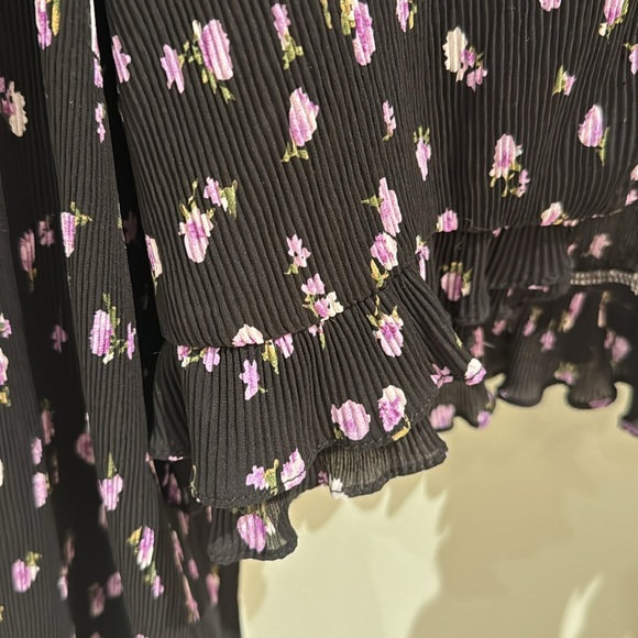 Zara black floral v neck blouse with ruffled waist EUC - Picture 4 of 6